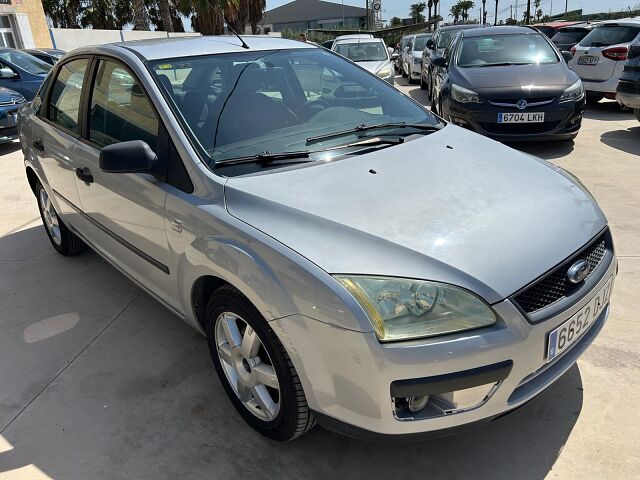 FORD FOCUS TREND 1.6 AUTO SALOON SPANISH LHD IN SPAIN 83000 MILES SUPER 2005